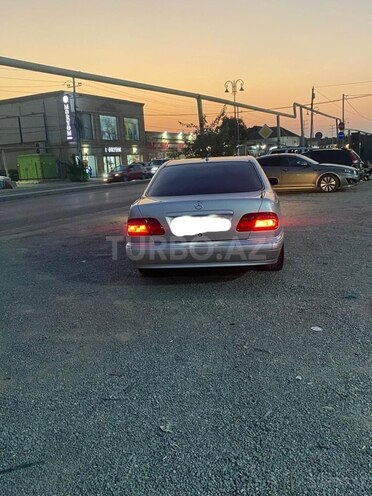Mercedes E 270 2001, 456,000 km - 2.7 l - Bakı