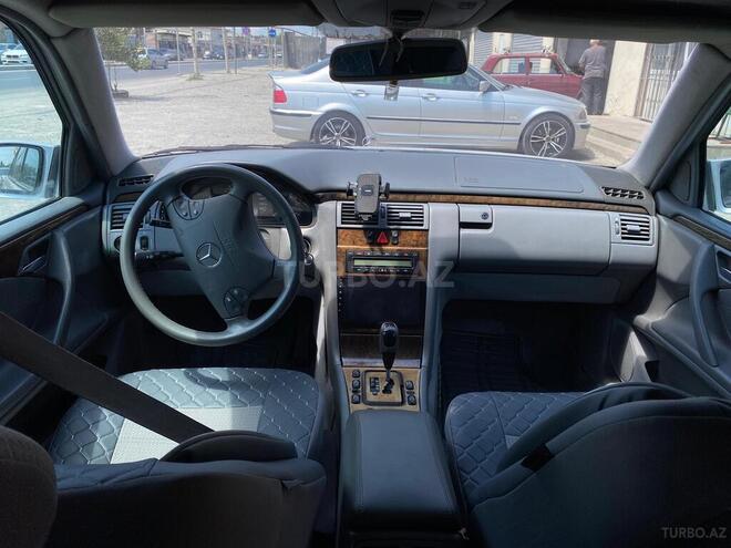 Mercedes E 270 2001, 456,000 km - 2.7 l - Bakı