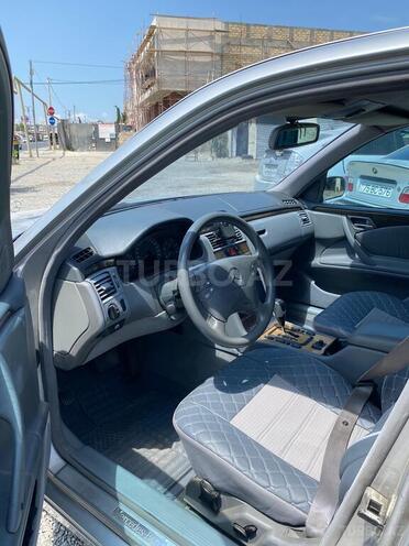 Mercedes E 270 2001, 456,000 km - 2.7 l - Bakı