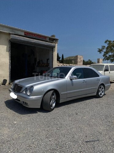 Mercedes E 270 2001, 456,000 km - 2.7 l - Bakı
