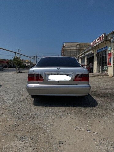 Mercedes E 270 2001, 456,000 km - 2.7 l - Bakı