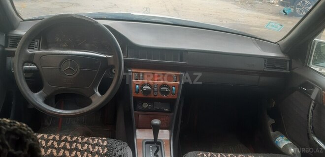 Mercedes E 250 1995, 384,000 km - 2.5 l - Bakı