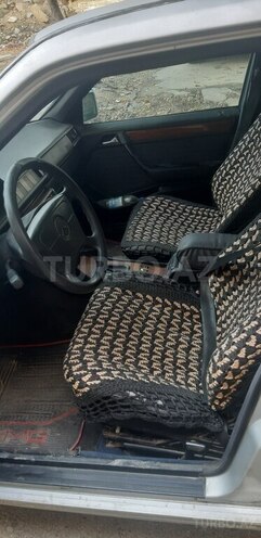 Mercedes E 250 1995, 384,000 km - 2.5 l - Bakı