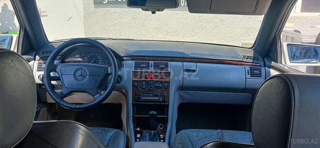 Mercedes E 230 1996, 234,123 km - 2.3 l - Sumqayıt