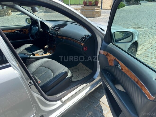 Mercedes E 240 2003, 299,835 km - 2.6 л - Bakı