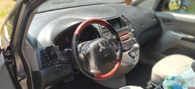 Mitsubishi Grandis 2003, 320,000 km - 2.4 l - Astara