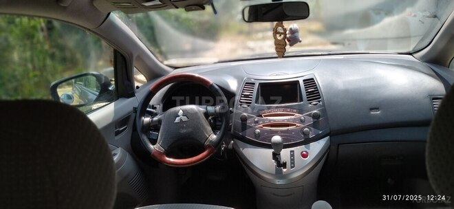 Mitsubishi Grandis 2003, 320,000 km - 2.4 l - Astara
