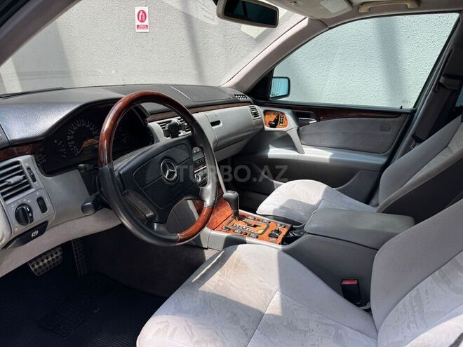 Mercedes E 280 1999, 346,316 km - 2.8 l - Bakı