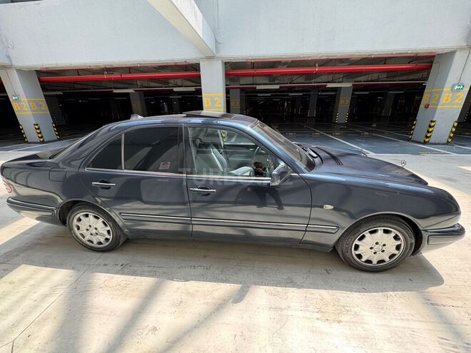 Mercedes E 280 1999, 346,316 km - 2.8 l - Bakı