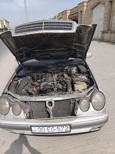 Mercedes E 220 d 1999, 365,800 km - 2.2 л - Bakı
