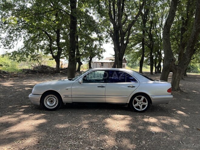 Mercedes E 200 1999, 520,000 km - 2.0 l - Bakı