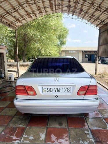 Mercedes E 200 1999, 520,000 km - 2.0 l - Bakı