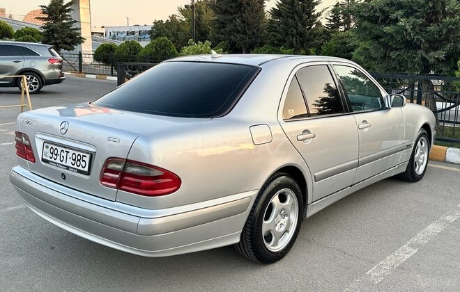 Mercedes E 270 1999, 292,000 km - 2.7 l - Bakı