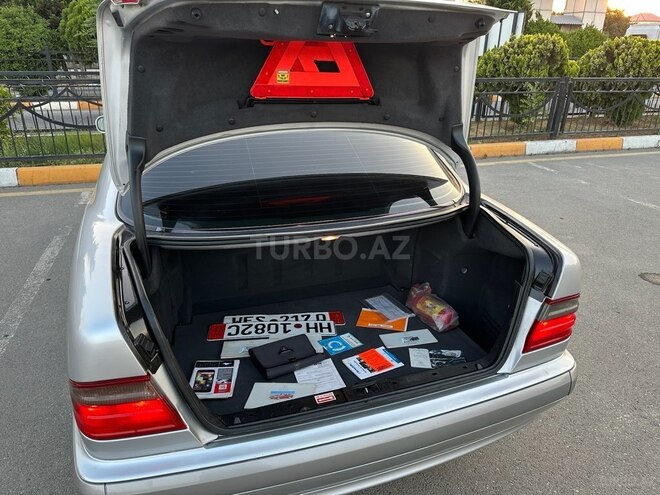 Mercedes E 270 1999, 292,000 km - 2.7 l - Bakı