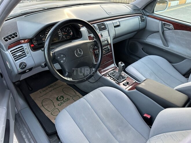 Mercedes E 270 1999, 292,000 km - 2.7 l - Bakı