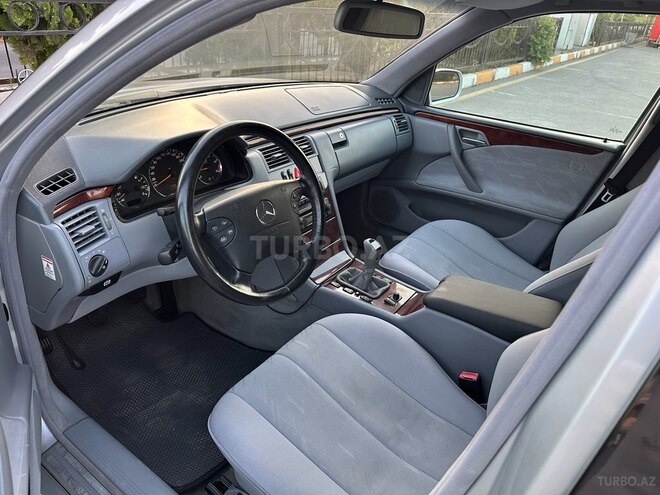 Mercedes E 270 1999, 292,000 km - 2.7 l - Bakı