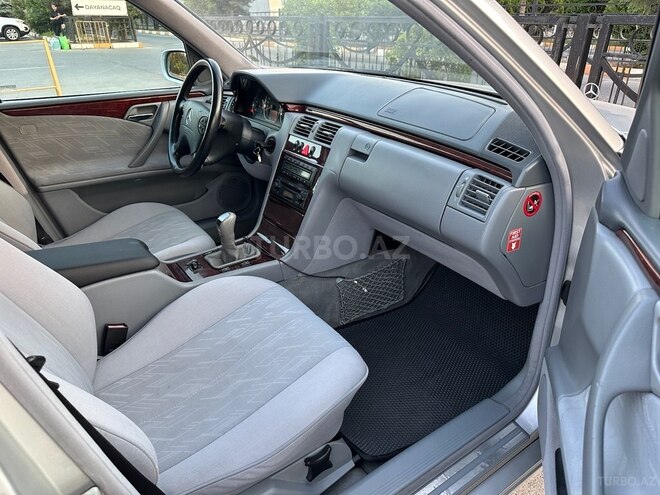 Mercedes E 270 1999, 292,000 km - 2.7 l - Bakı