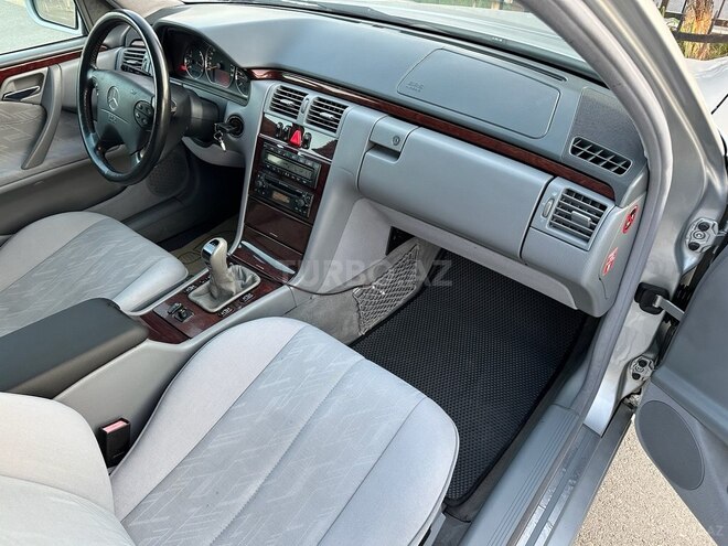 Mercedes E 270 1999, 292,000 km - 2.7 l - Bakı