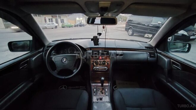 Mercedes E 220 d 1999, 420,000 km - 2.2 л - Sumqayıt