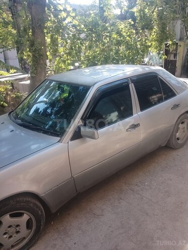 Mercedes E 300 d 1993, 578,450 km - 3.0 l - Bakı