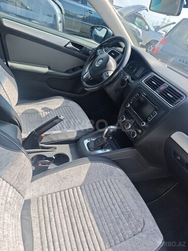 Volkswagen Jetta-10