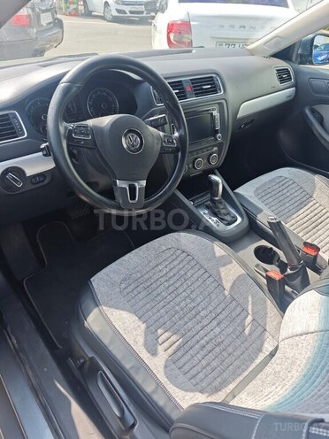 Volkswagen Jetta-9