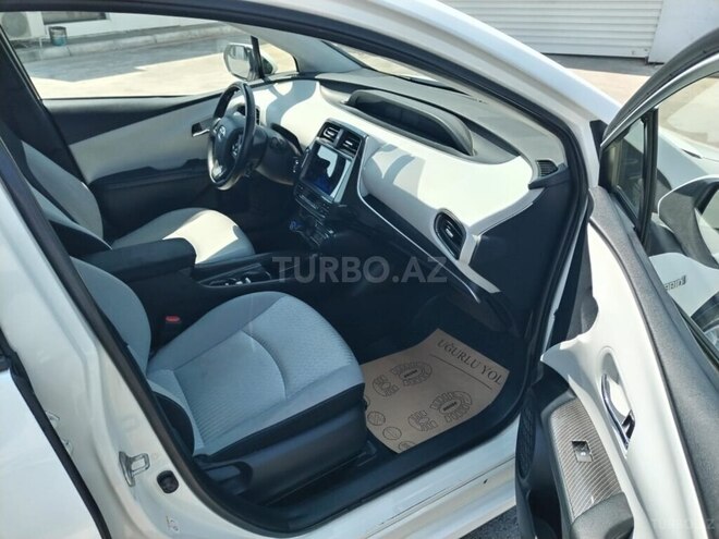 Toyota Prius 2018, 130,000 km - 1.8 l - Sumqayıt
