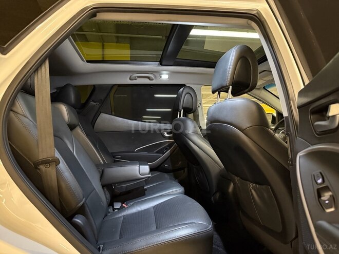 Hyundai Grand Santa Fe-9
