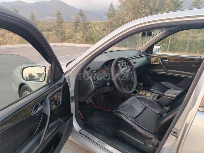 Mercedes E 240 2000, 35,400 km - 2.4 l - Şəki