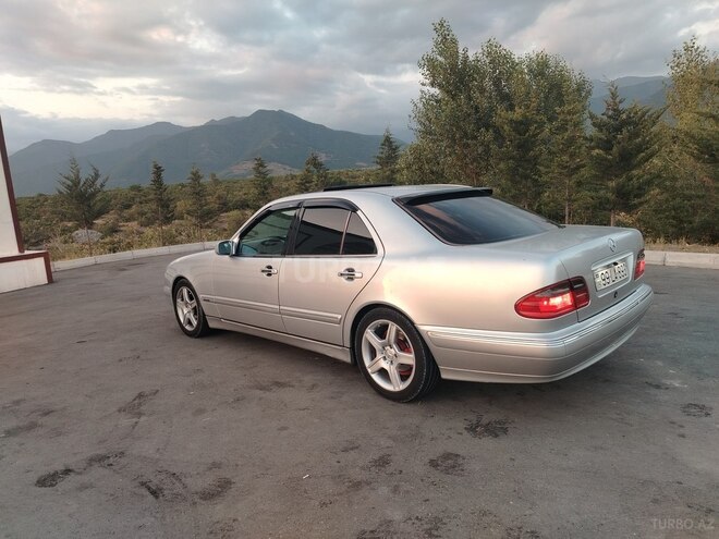 Mercedes E 240 2000, 35,400 km - 2.4 l - Şəki