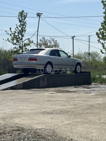 Mercedes E 240 2000, 173,946 km - 2.4 l - Sabirabad