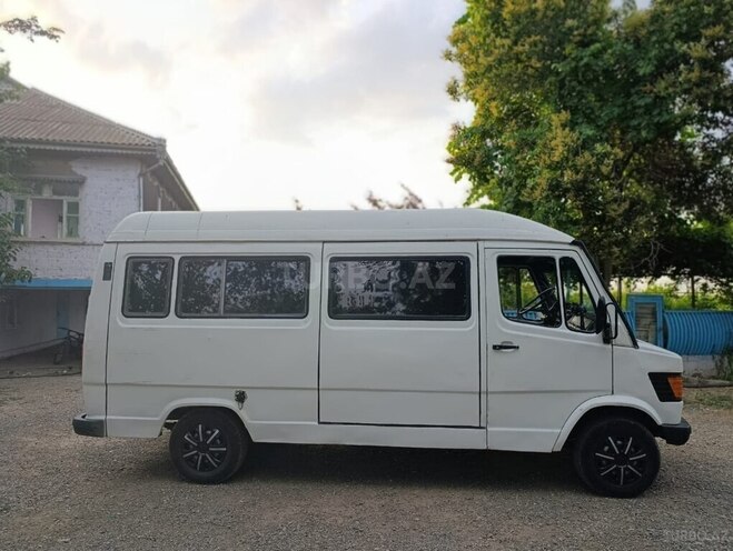 Mercedes 208 D 1993, 458,758 km - 2.5 l - Biləsuvar