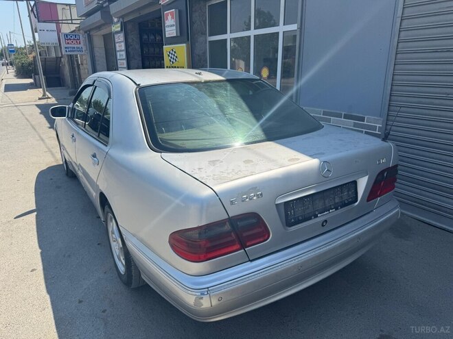 Mercedes E 220 d 2001, 409,000 km - 2.2 l - Sumqayıt
