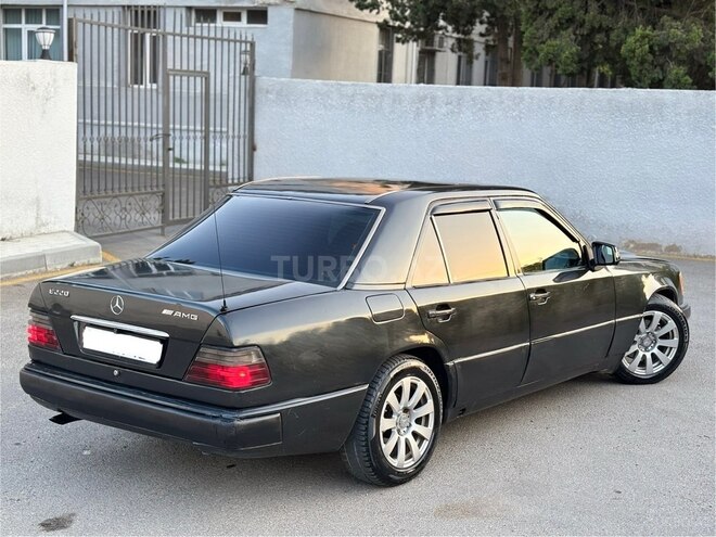 Mercedes E 220 1993, 215,369 km - 2.2 л - Xırdalan
