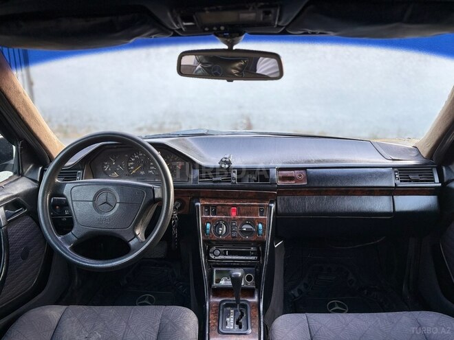 Mercedes E 220 1993, 215,369 km - 2.2 л - Xırdalan