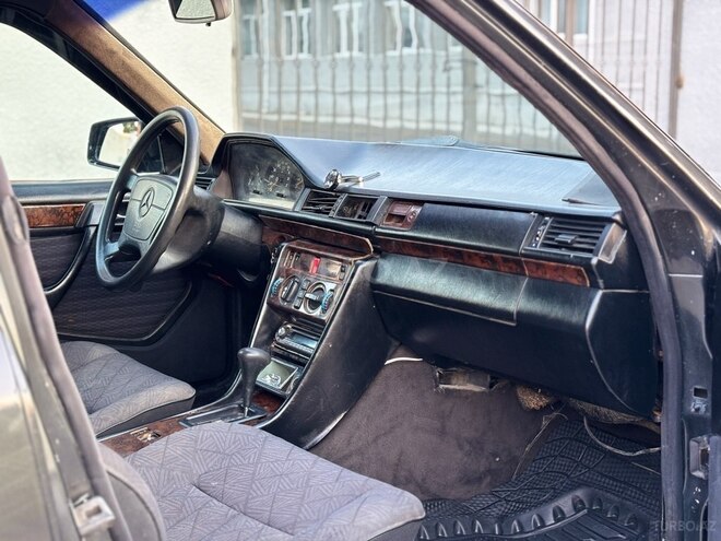 Mercedes E 220 1993, 215,369 km - 2.2 л - Xırdalan