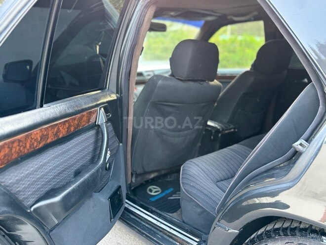 Mercedes E 220 1993, 215,369 km - 2.2 л - Xırdalan
