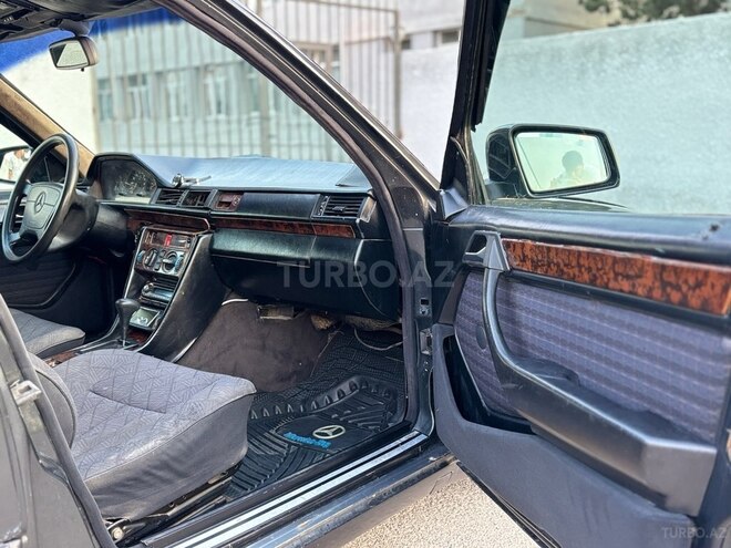 Mercedes E 220 1993, 215,369 km - 2.2 л - Xırdalan