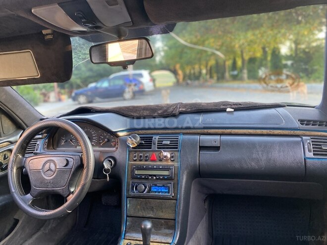 Mercedes E 320 1997, 454,542 km - 3.2 l - Şamaxı