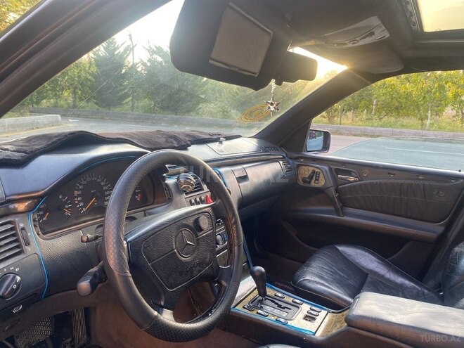 Mercedes E 320 1997, 454,542 km - 3.2 l - Şamaxı