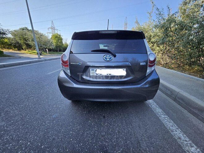 Toyota Prius C 2012, 335,576 km - 1.5 л - Bakı
