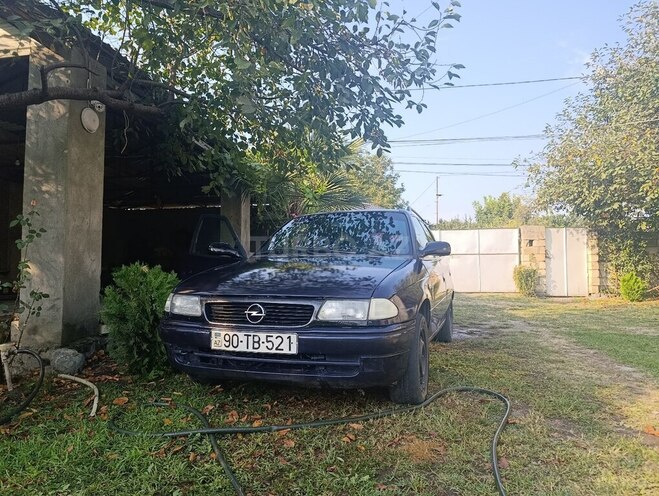 Opel Astra 1997, 250,000 km - 1.6 l - Zaqatala