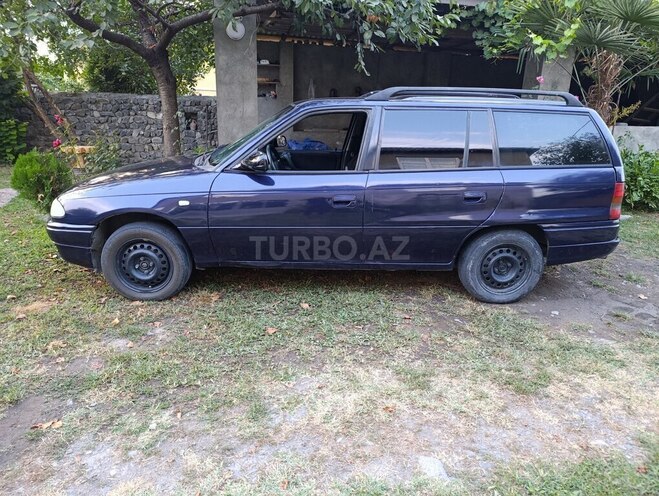 Opel Astra 1997, 250,000 km - 1.6 l - Zaqatala