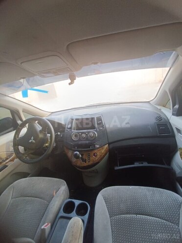 Mitsubishi Grandis 2006, 425,896 km - 2.4 l - Mingəçevir