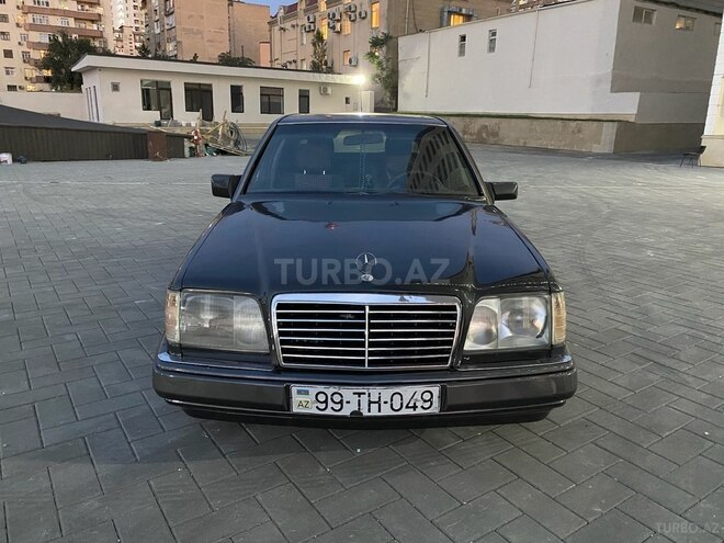 Mercedes E 220 1995, 369,522 km - 2.2 l - Bakı
