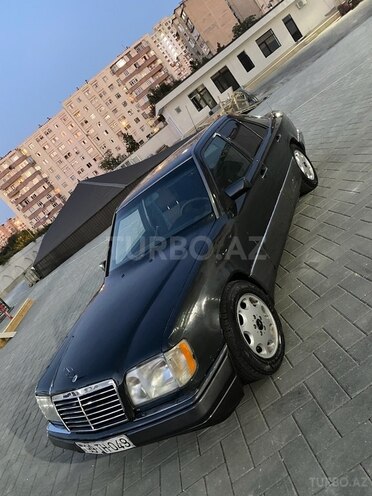 Mercedes E 220 1995, 369,522 km - 2.2 l - Bakı