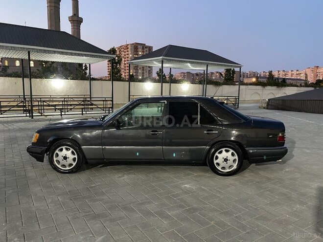Mercedes E 220 1995, 369,522 km - 2.2 l - Bakı