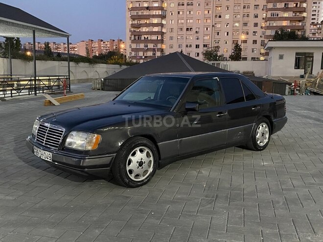 Mercedes E 220 1995, 369,522 km - 2.2 l - Bakı