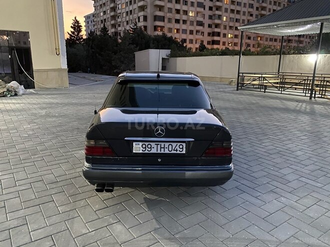 Mercedes E 220 1995, 369,522 km - 2.2 l - Bakı