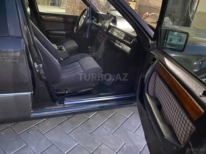 Mercedes E 220 1995, 369,522 km - 2.2 l - Bakı